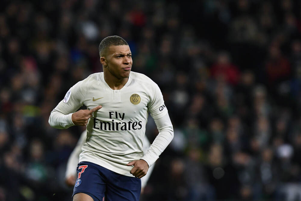 市场聚焦：大消费走强 科技股连跌 市场“高切低”行情将持续？